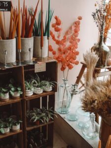 Parcours client dans un espace de vente avec une présentation par couleur