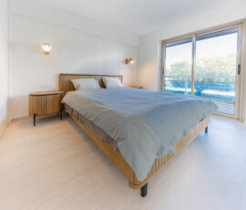 APRES TRAVAUX Chambre principale claire et élégante après la rénovation