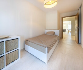 La nouvelle chambre d'enfant avec un placard aménagé Optimisation de l'espace lors de la transformation d'un T2 en T3